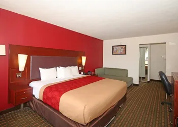 Knights Inn Pilot Mountain hotel thumbnail 5