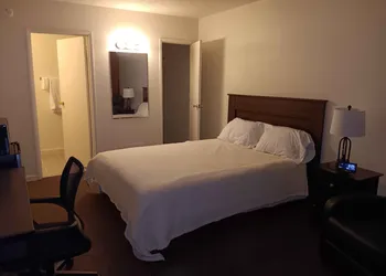 Leisure Lodge Motel hotel thumbnail 4