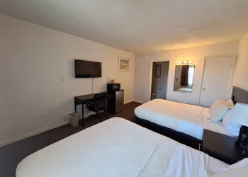 Leisure Lodge Motel hotel thumbnail 8