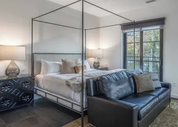 121 Hotel Buyout by Avantstay Buyout of 121 Hotel w/ Living Areas & Meeting Room! Sleeps 58 hotel thumbnail 2