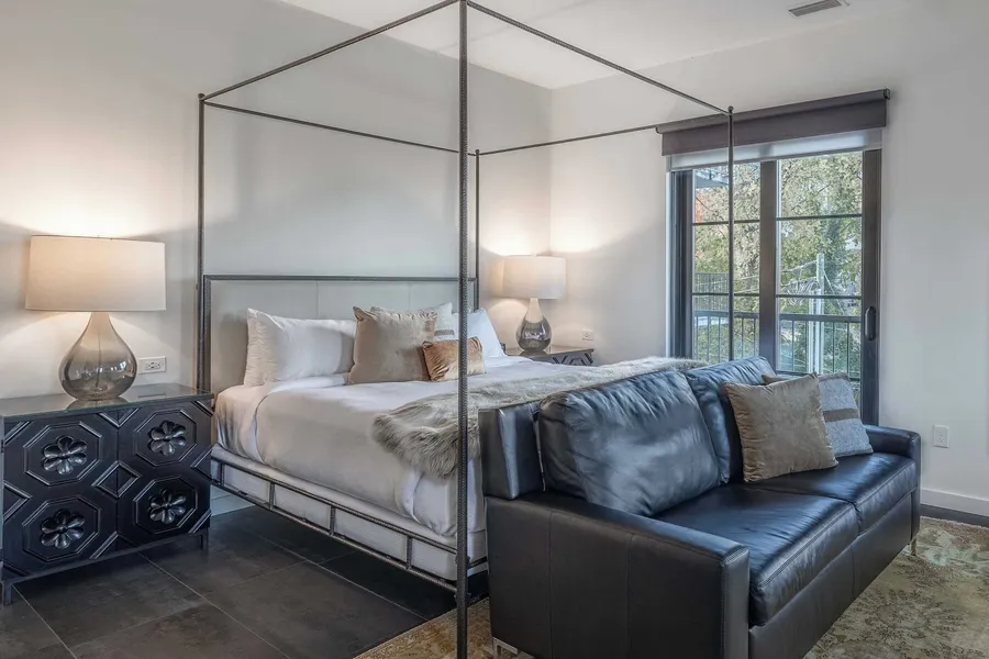 121 Hotel Buyout by Avantstay Buyout of 121 Hotel w/ Living Areas & Meeting Room! Sleeps 58 hotel detail image 2