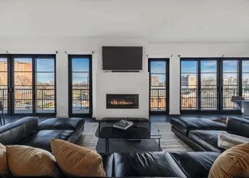 121 Hotel Buyout by Avantstay Buyout of 121 Hotel w/ Living Areas & Meeting Room! Sleeps 58 hotel thumbnail 5