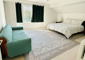 Large Capitol Hill Home Family Retreat hotel thumbnail 5