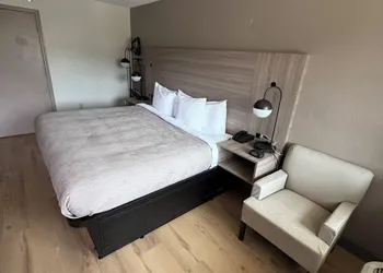 Quality Inn hotel thumbnail 8