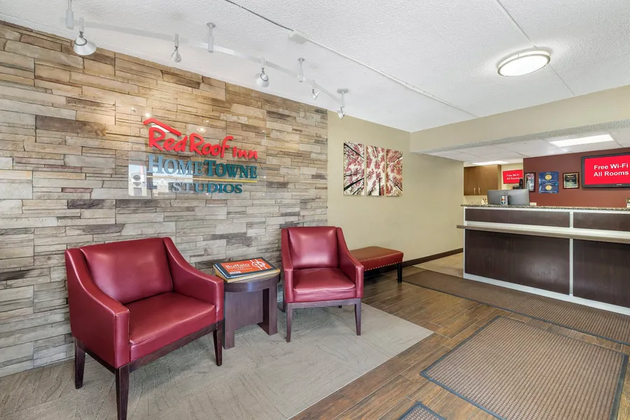 HomeTowne Studios by Red Roof Buffalo - Niagara Airport hotel detail image 2