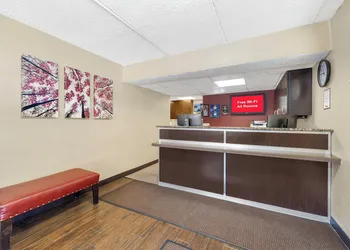 HomeTowne Studios by Red Roof Buffalo - Niagara Airport hotel thumbnail 4