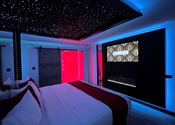 Imperial Suites - Adults Only hotel thumbnail 3