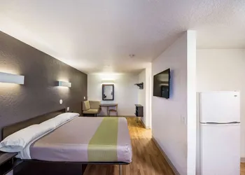 Studio 6 Irving, TX - Irving DFW Airport East hotel thumbnail 6