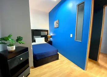 RMS Hostal - WTC hotel thumbnail 3