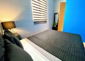 RMS Hostal - WTC hotel thumbnail 4