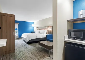 Holiday Inn Express And Suites Joplin Southeast by IHG hotel thumbnail 8