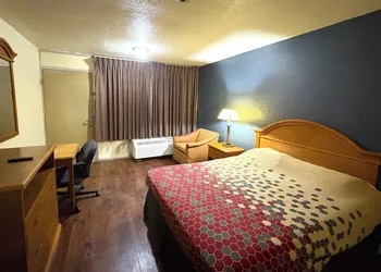 Motel 19 By Capital O Baytown I-10 hotel thumbnail 8