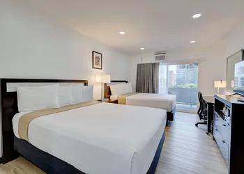 Ash&9th hotel thumbnail 3