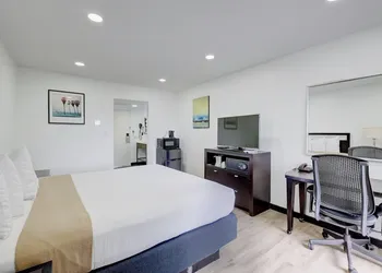 Ash&9th hotel thumbnail 5