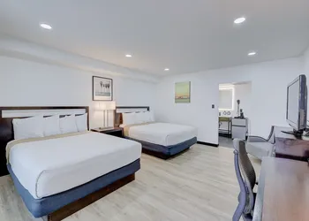 Ash&9th hotel thumbnail 7