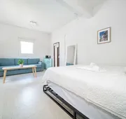 Room 16: Grand King Suite w/ Desk & Sofa Bed hotel detail image 5