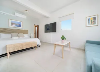 Room 16: Grand King Suite w/ Desk & Sofa Bed hotel thumbnail 7