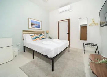 Room 11: Balcony Bliss in Creative Santurce hotel thumbnail 4