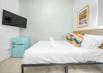 Room 2: Stylish Escape by Calle Cerra Art hotel thumbnail 6