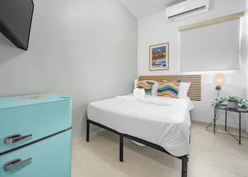 Room 2: Stylish Escape by Calle Cerra Art hotel thumbnail 7
