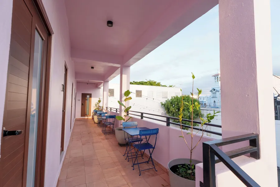 Room 14: Chill City Veranda Near Miramar hotel detail image 6