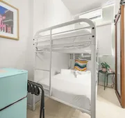 Room 4: Compact Bunk Room in Arts District hotel detail image 5