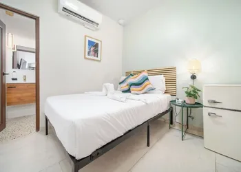 Room 3: Vibrant Walkable Hub in Santurce hotel thumbnail 5