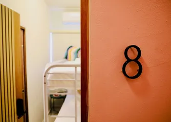 Room 8: Colorful Crash Pad Near Cerra Art hotel thumbnail 4