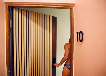 Room 10: Cozy Urban Hideaway in Arts District hotel thumbnail 5