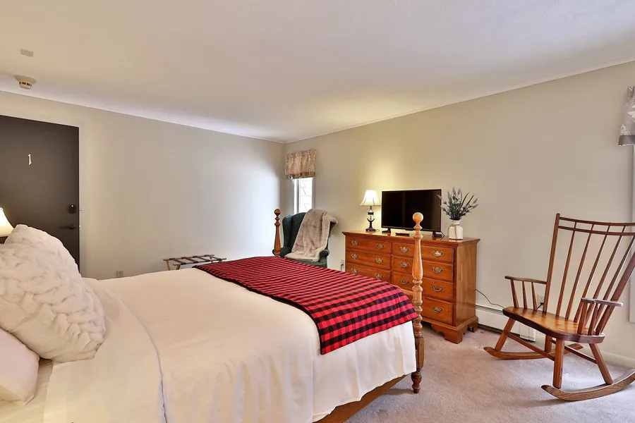 The Birch Ridge: Colonial Maple Room #1 - Queen Suite In Renovated Killington Lodge 1 Bedroom Home hotel detail image 2