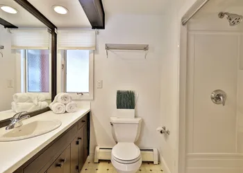 The Birch Ridge: Colonial Maple Room #1 - Queen Suite In Renovated Killington Lodge 1 Bedroom Home hotel thumbnail 5