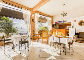 Capital O Colina Dorada hotel thumbnail 2
