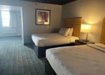 Fifth Season Suites hotel thumbnail 2