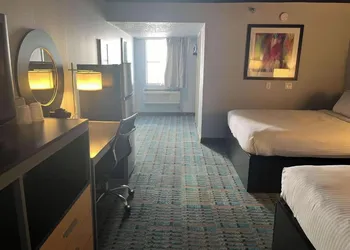 Fifth Season Suites hotel thumbnail 3