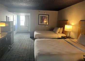 Fifth Season Suites hotel thumbnail 4