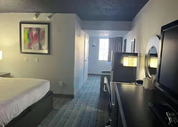Fifth Season Suites hotel thumbnail 6