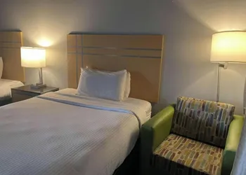 Fifth Season Suites hotel thumbnail 7