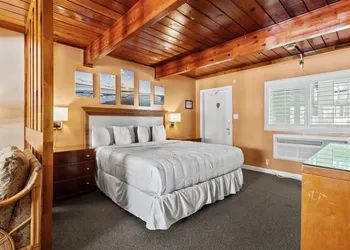Oceanfront Inn II hotel thumbnail 2