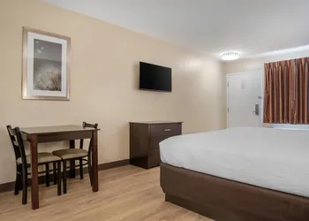 SureStay Studio by Best Western Gonzales hotel thumbnail 6