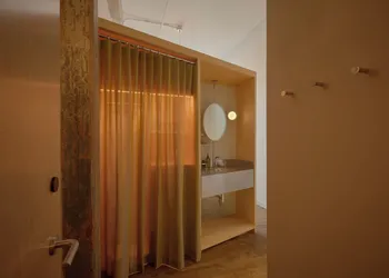Pocketbook Hotel and Bath hotel thumbnail 6