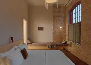 Pocketbook Hotel and Bath hotel thumbnail 8