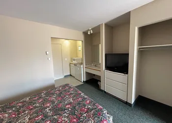 The King's Motel hotel thumbnail 2