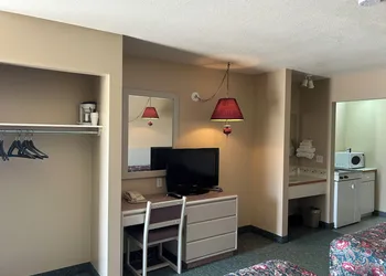 The King's Motel hotel thumbnail 8