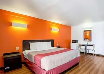 Scottish Inns and Suites Texas City, TX hotel thumbnail 2
