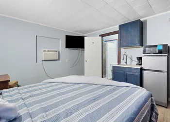 Workforce Suites hotel thumbnail 2