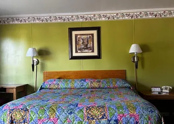 Park Inn Motel hotel thumbnail 3