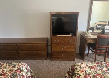 Aurora Inn hotel thumbnail 6