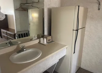 Aurora Inn hotel thumbnail 8