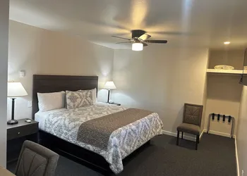 Lee Vining Motel hotel thumbnail 2