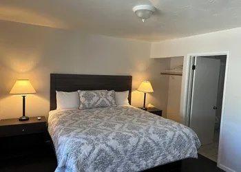 Lee Vining Motel hotel thumbnail 6